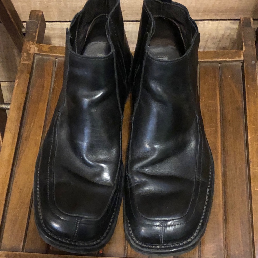 Kenneth Cole Ankle Boots - Picture 2 of 4